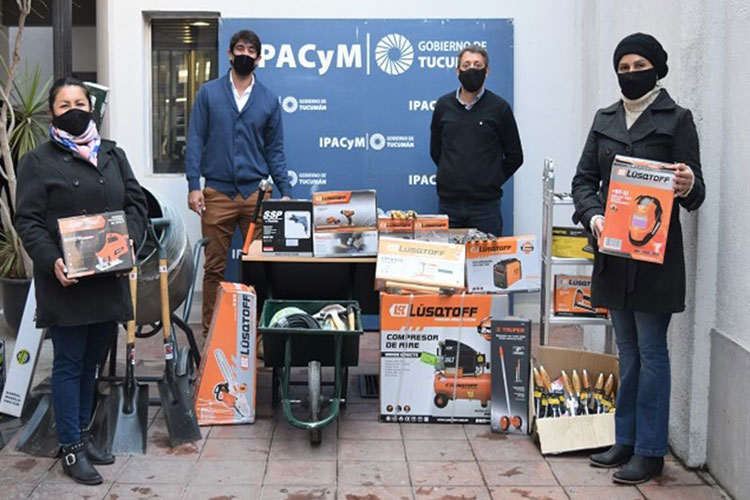 Realizaron entrega de herramientas de trabajo a cooperativas en Tucumán. Crédito: YPACyM Realizaron entrega de herramientas de trabajo a cooperativas en Tucumán. Crédito: YPACyM