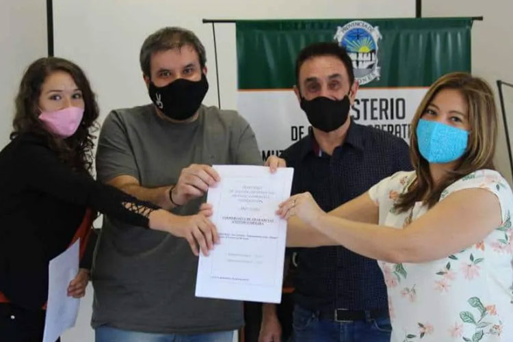 Entregaron nuevas matrículas a cooperativas en la provincia de Misiones. Crédito: Noticias 6 Entregaron nuevas matrículas a cooperativas en la provincia de Misiones. Crédito: Noticias 6