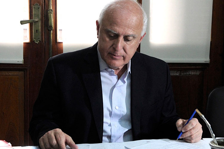 Miguel Lifschitz, ex gobernador de Santa Fe, falleció como consecuencia del coronavirus Miguel Lifschitz, ex gobernador de Santa Fe, falleció como consecuencia del coronavirus