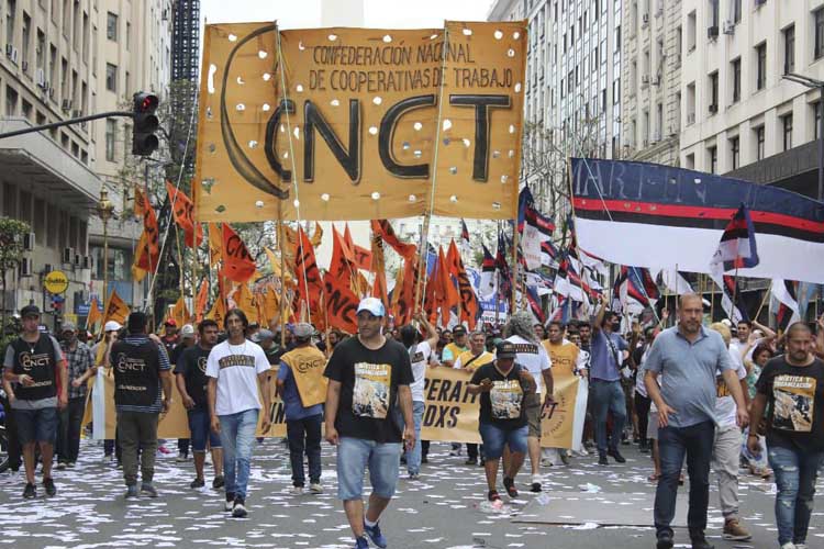 Reclamo de los medios cooperativos, respaldado por la CNCT Reclamo de los medios cooperativos, respaldado por la CNCT