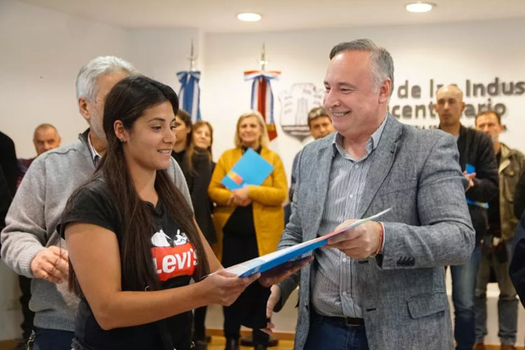 Cooperativas de Córdoba recibieron sus matrículas. Crédito: Sur Cordobés. Cooperativas de Córdoba recibieron sus matrículas. Crédito: Sur Cordobés.