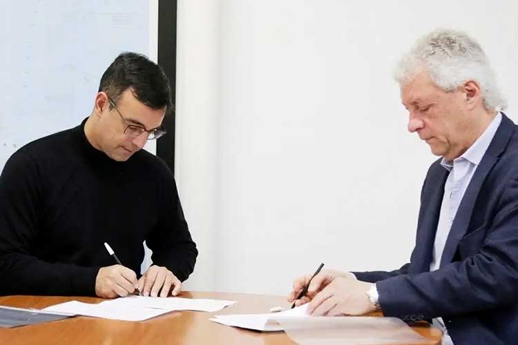 Roig junto a Kaufmann en la firma del convenio. Crédito: Twitter Roig. Roig junto a Kaufmann en la firma del convenio. Crédito: Twitter Roig.