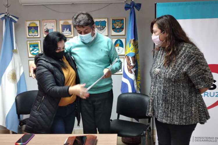 Santa Cruz: Entregaron matrículas a nuevas cooperativas